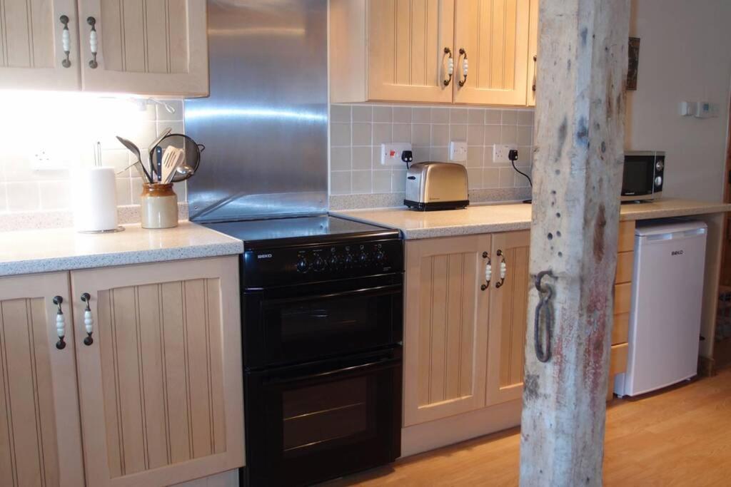 Upper Heath Farm - Stable Cottage Ludlow クレイブン・アームス エクステリア 写真